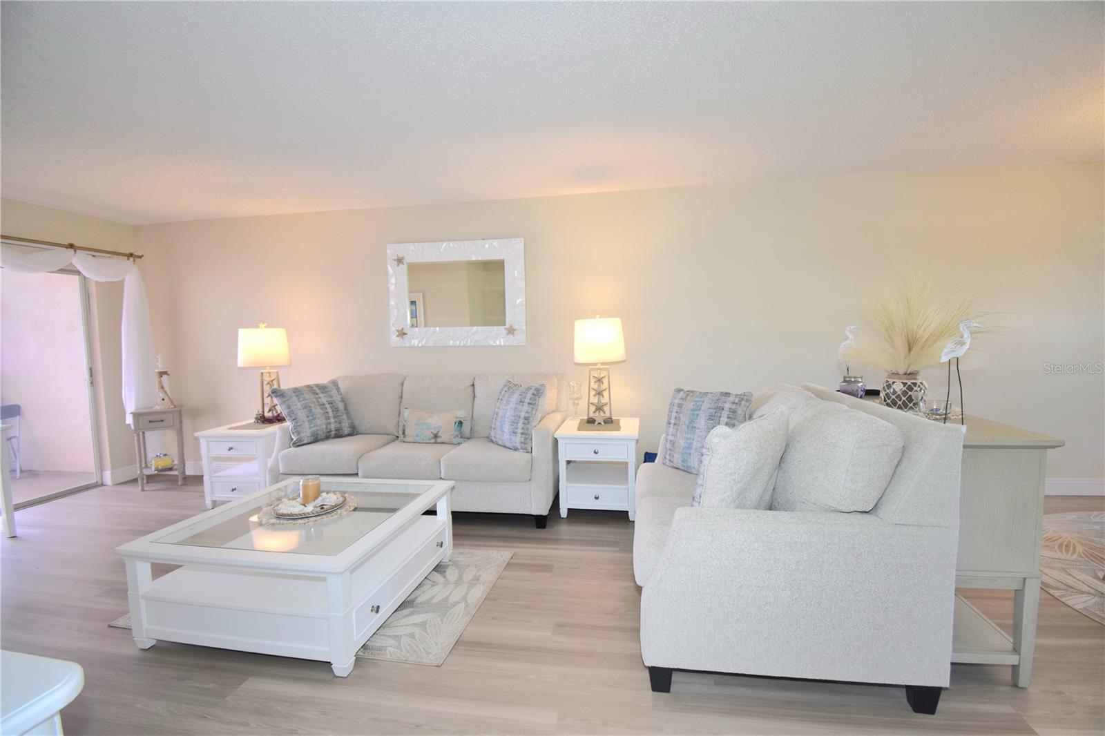 Image 10 of 21 For 952 Virginia Street 209