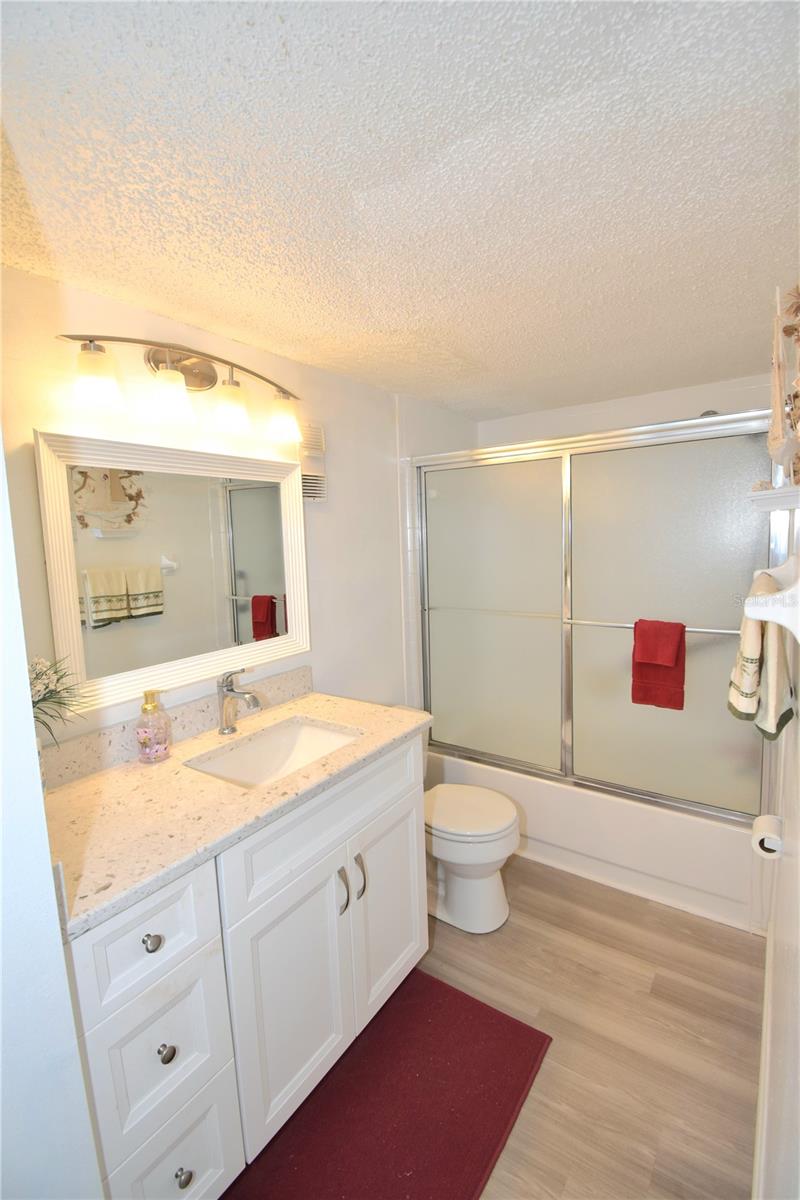 Image 12 of 21 For 952 Virginia Street 209