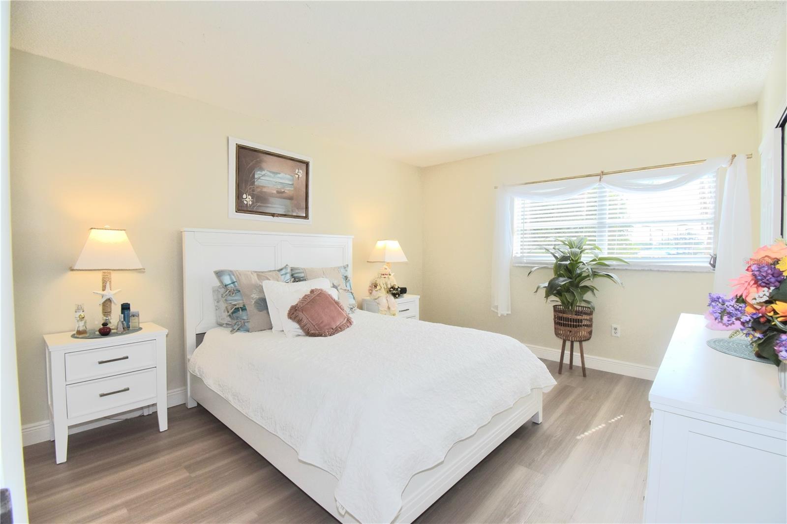 Image 13 of 21 For 952 Virginia Street 209