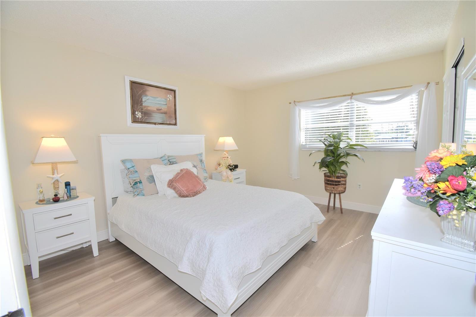 Image 14 of 21 For 952 Virginia Street 209