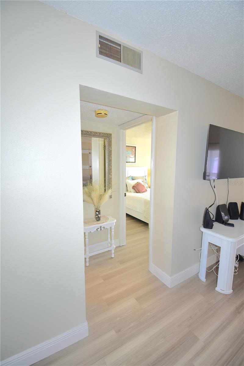 Image 16 of 21 For 952 Virginia Street 209