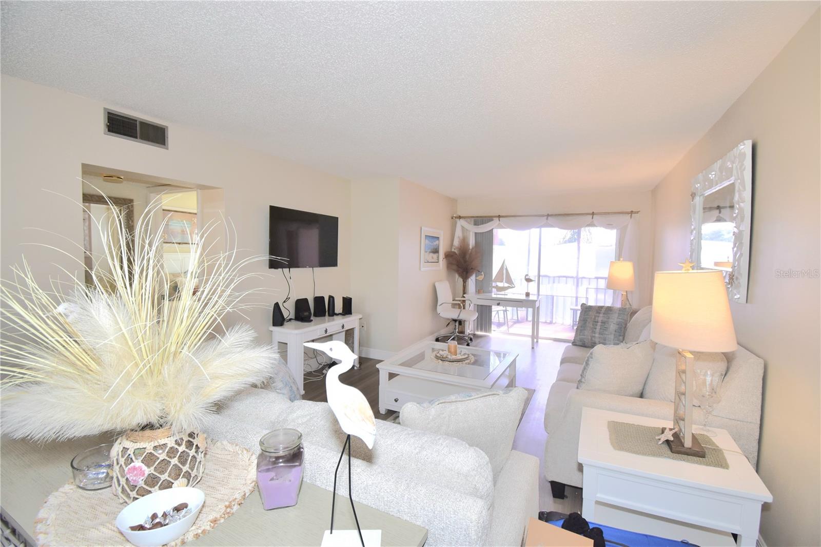 Image 17 of 21 For 952 Virginia Street 209