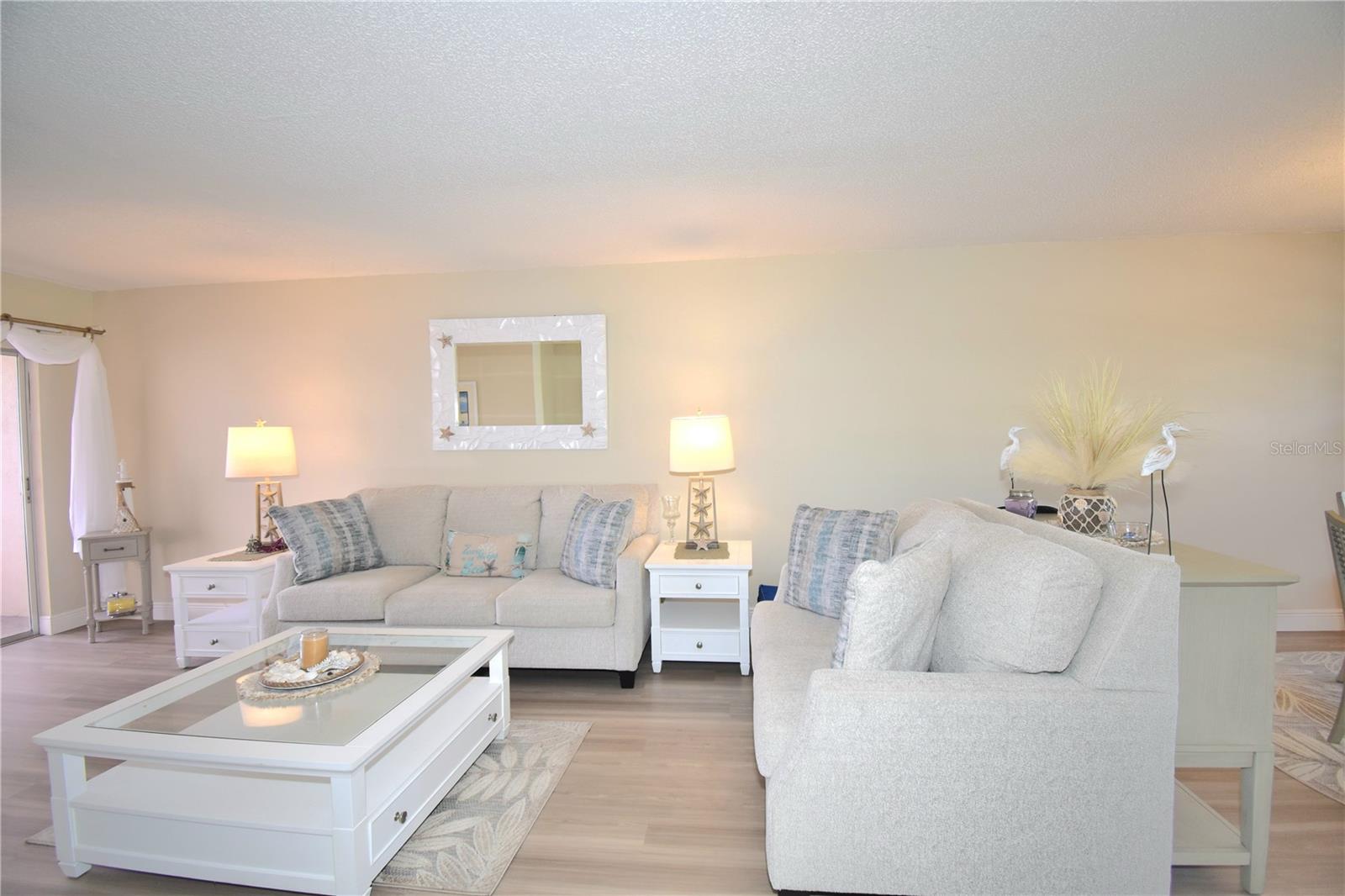 Image 9 of 21 For 952 Virginia Street 209