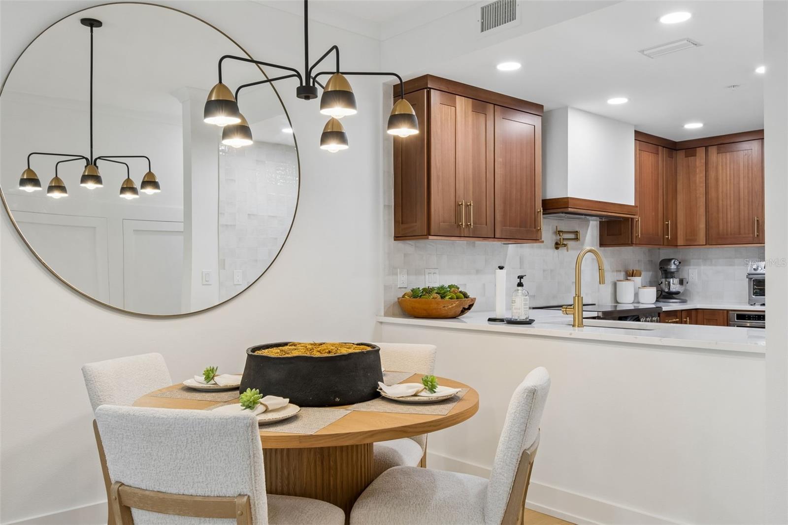 Image 10 of 57 For 320 Island Way 302