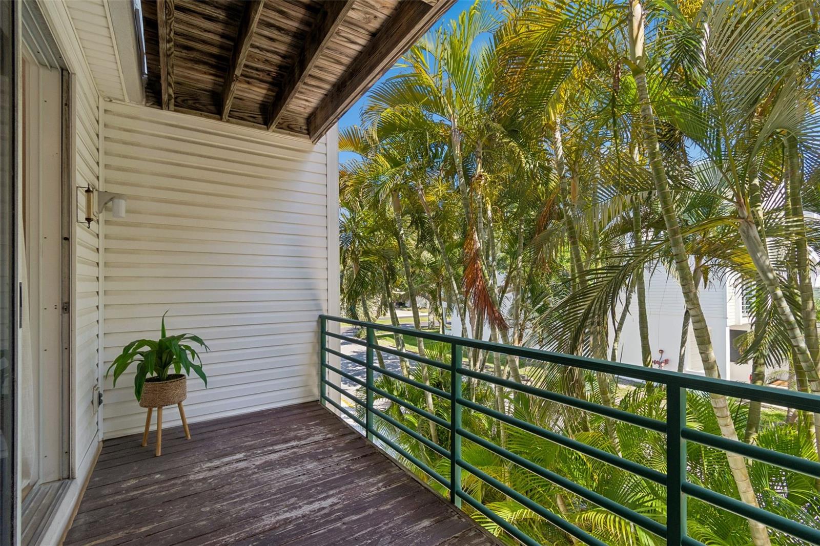 Image 16 of 57 For 320 Island Way 302