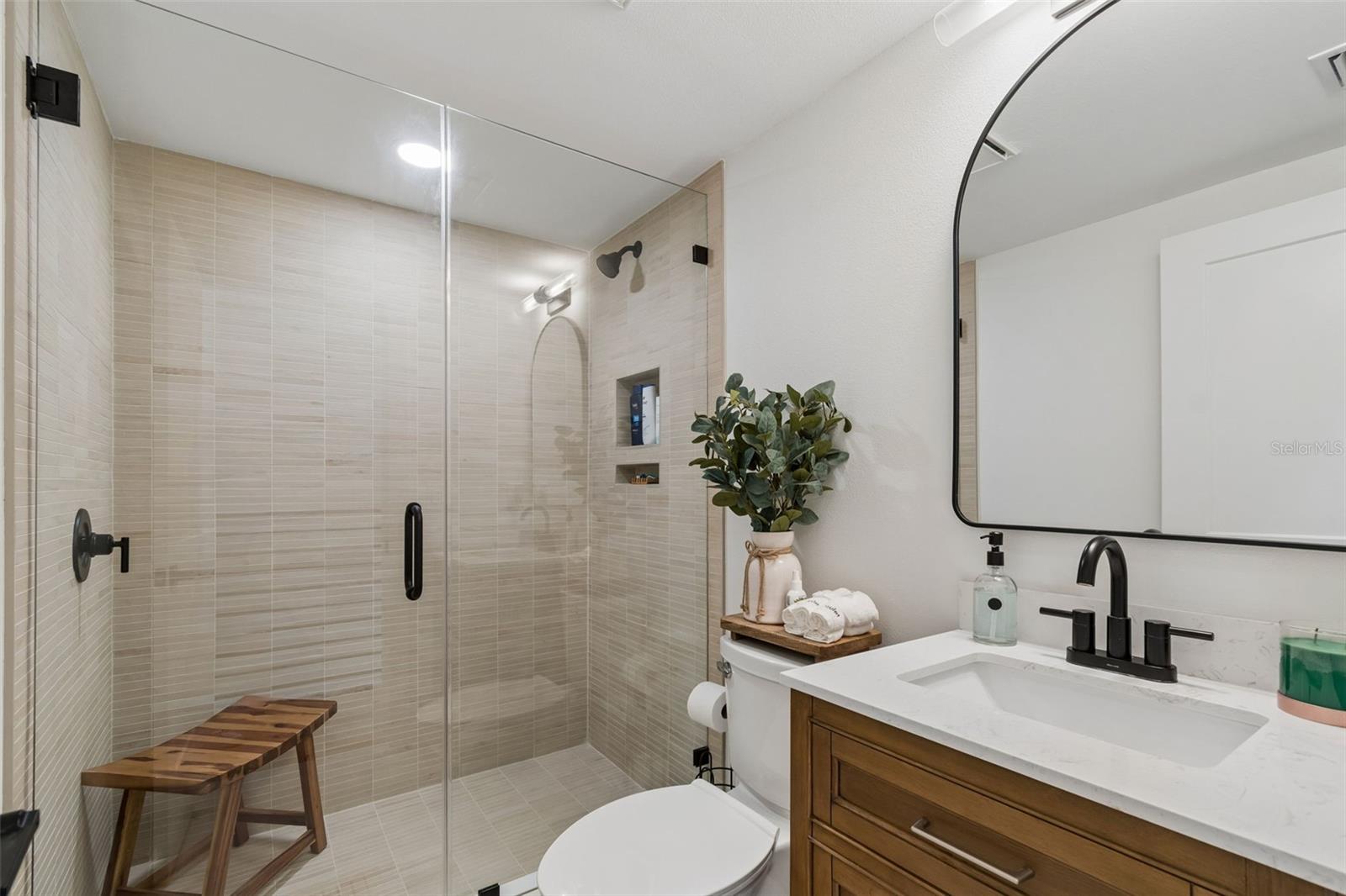 Image 17 of 57 For 320 Island Way 302