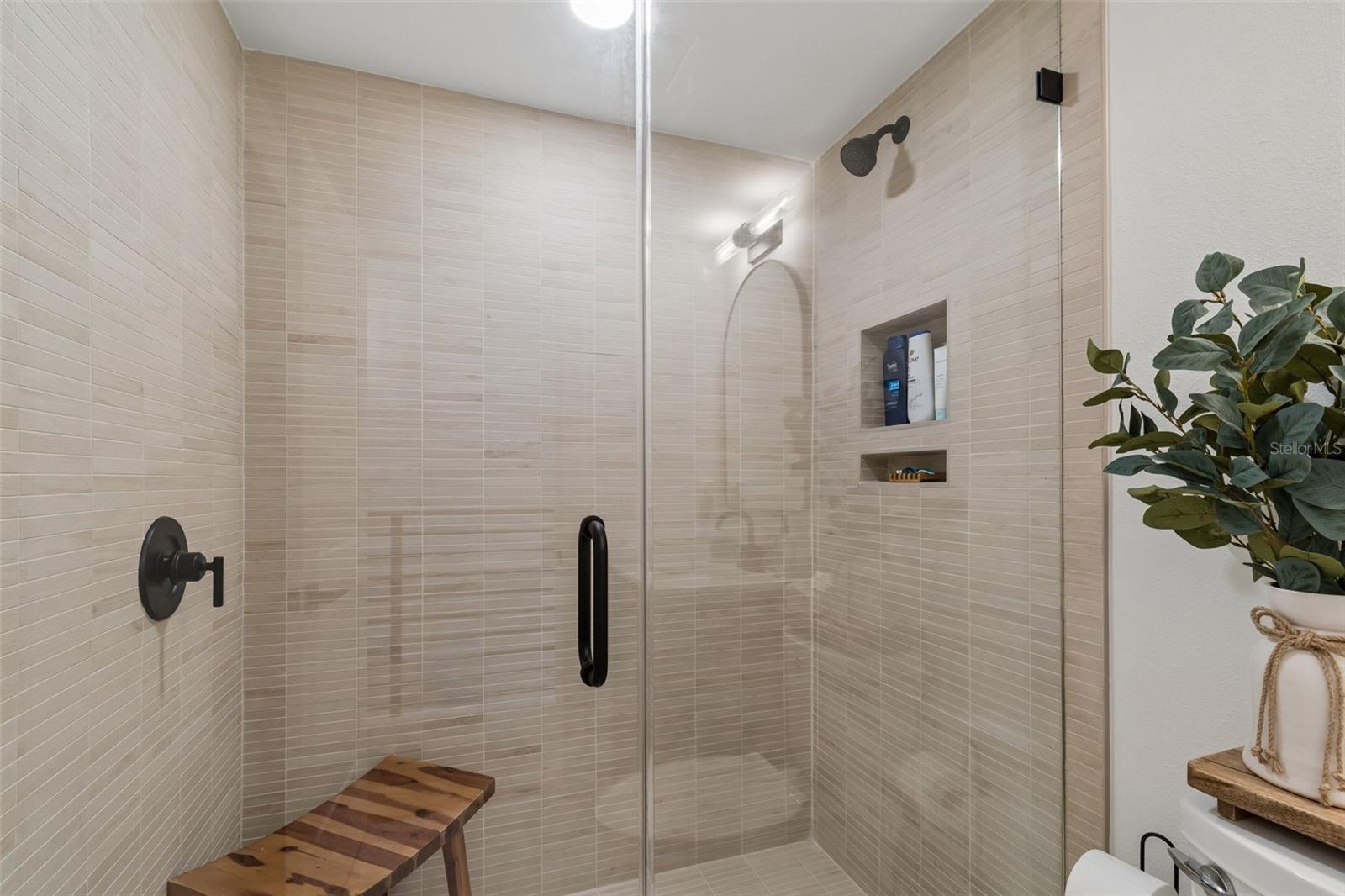 Image 18 of 57 For 320 Island Way 302