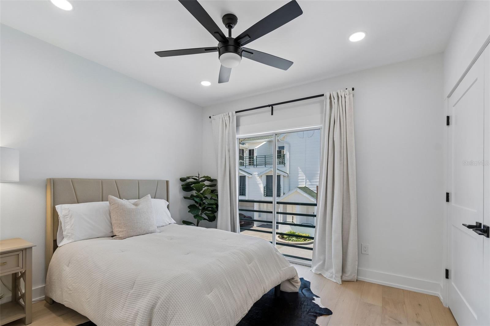 Image 19 of 57 For 320 Island Way 302