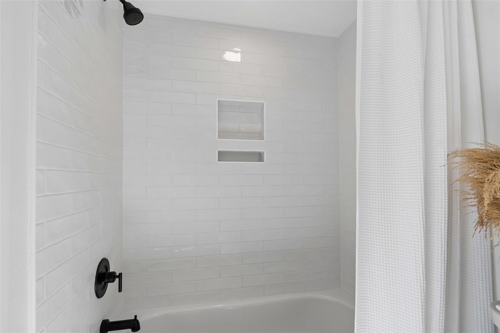 Image 21 of 57 For 320 Island Way 302