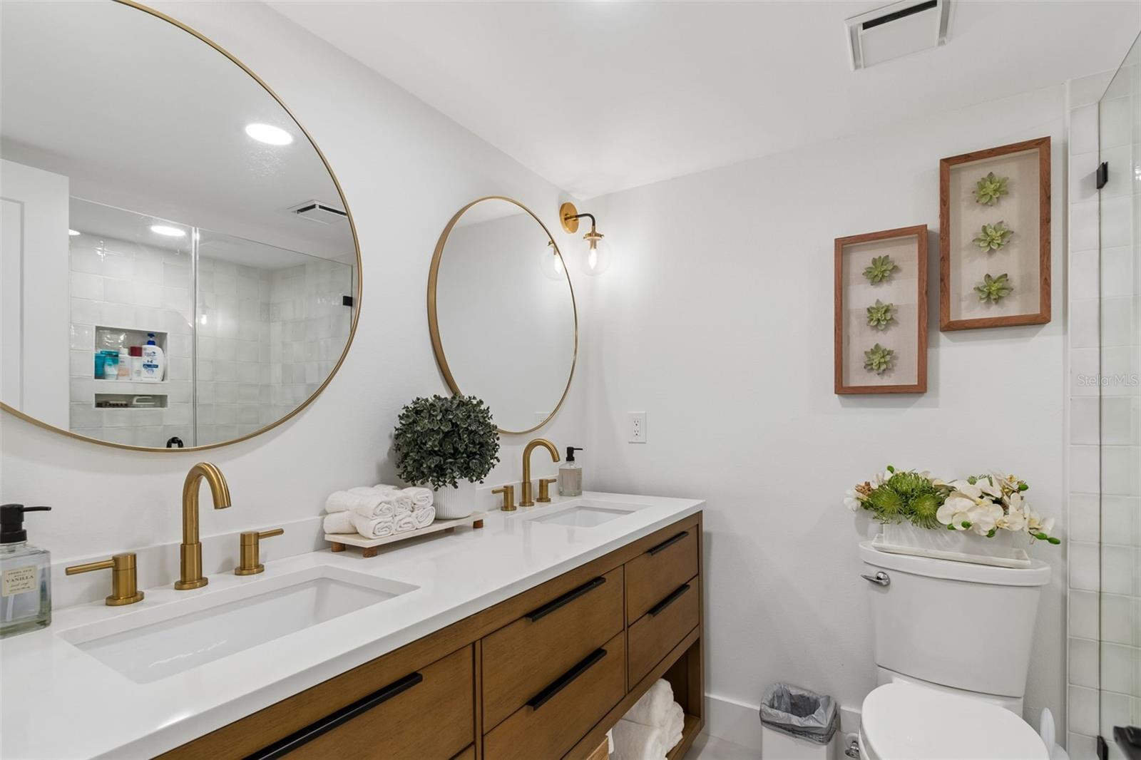 Image 23 of 57 For 320 Island Way 302