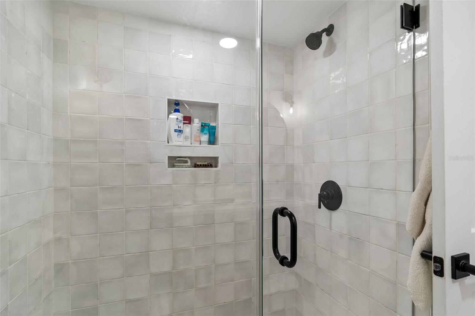 Image 24 of 57 For 320 Island Way 302