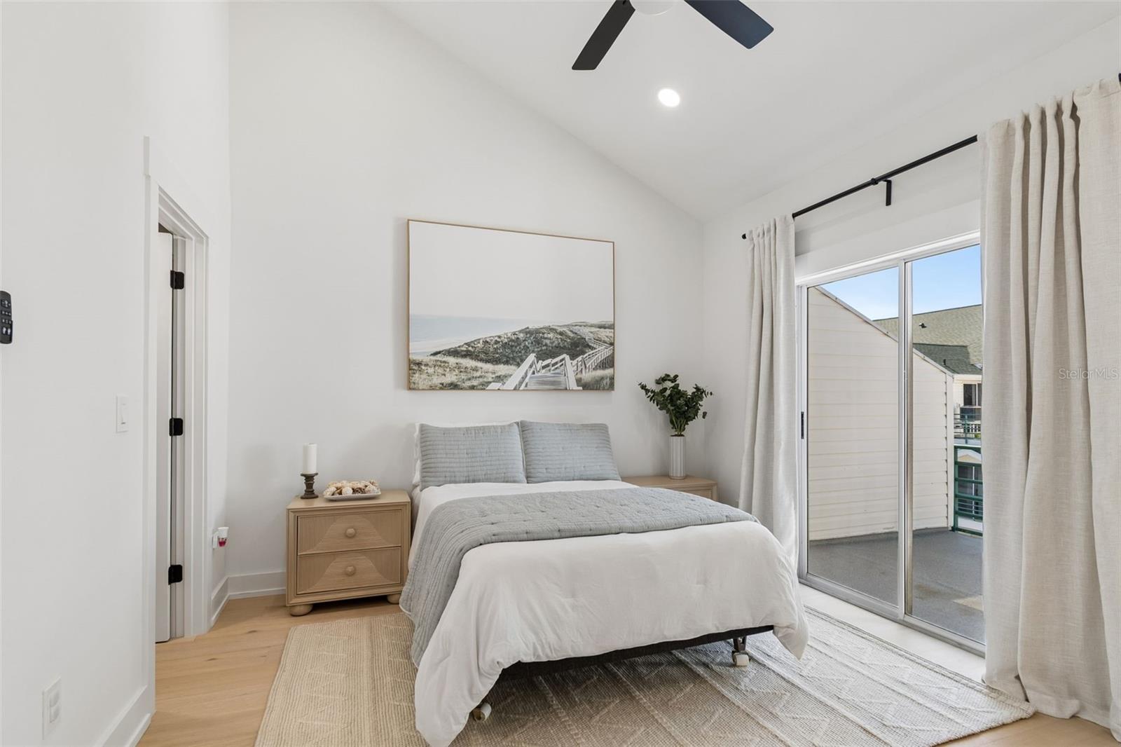 Image 28 of 57 For 320 Island Way 302