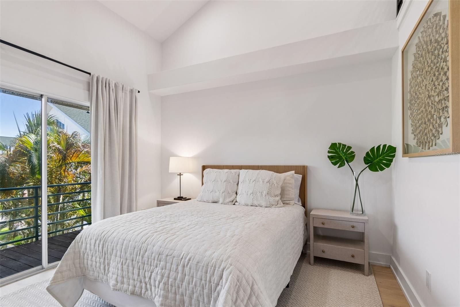 Image 32 of 57 For 320 Island Way 302