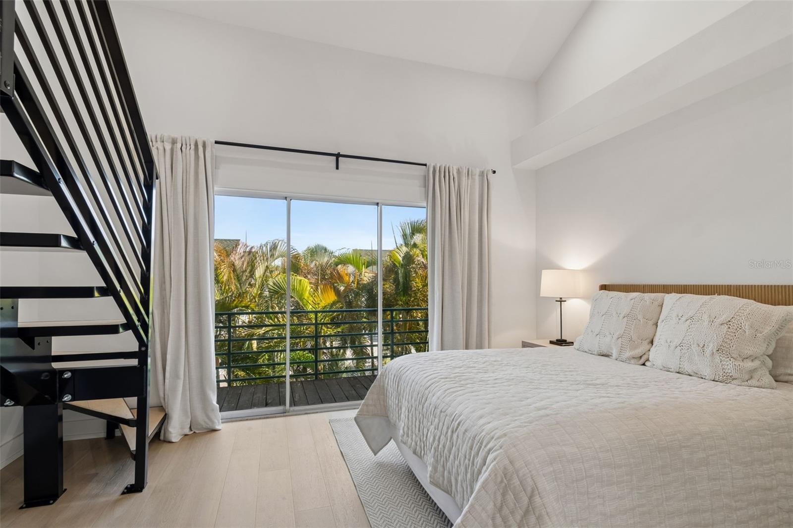 Image 33 of 57 For 320 Island Way 302