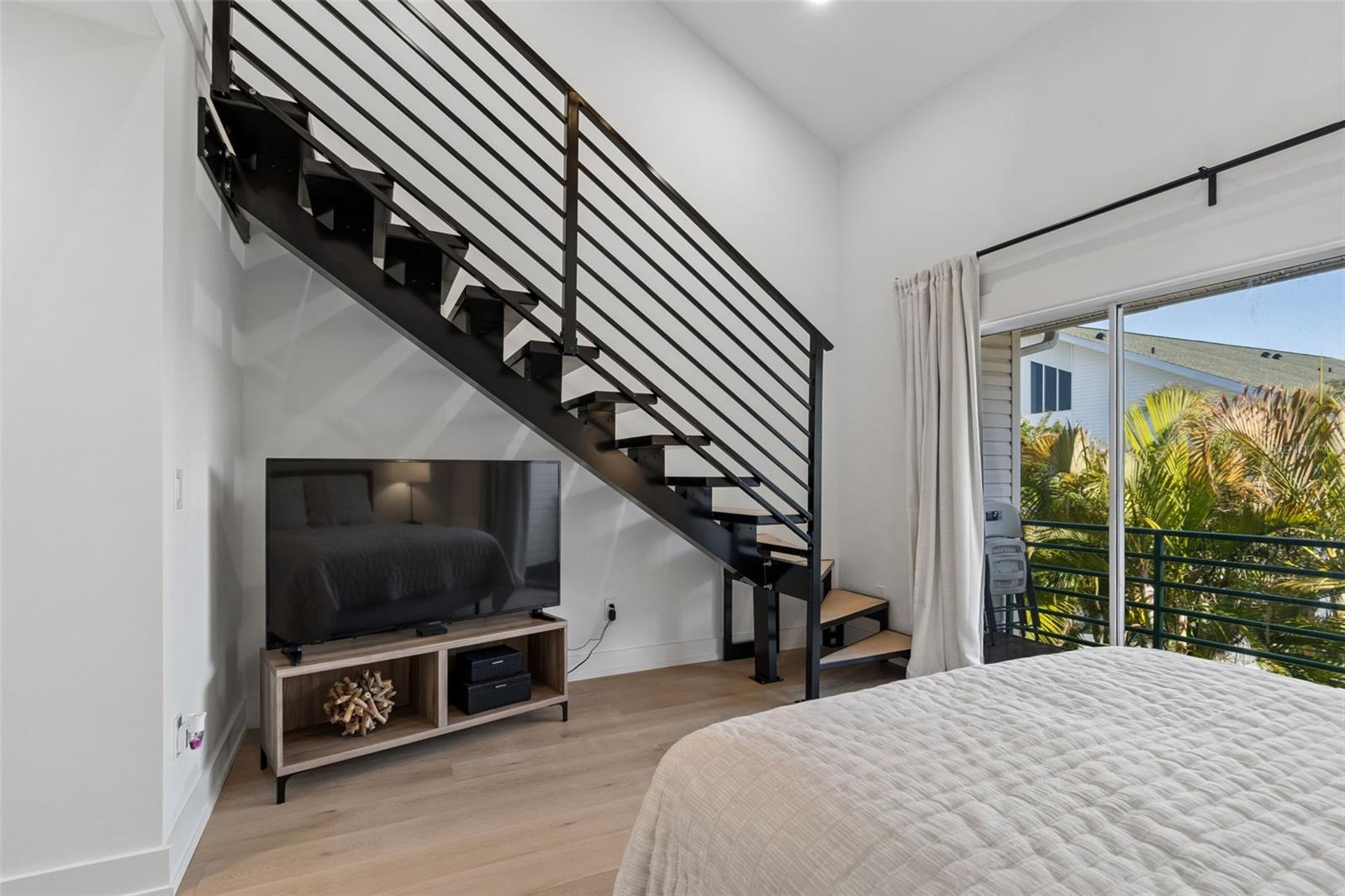 Image 35 of 57 For 320 Island Way 302