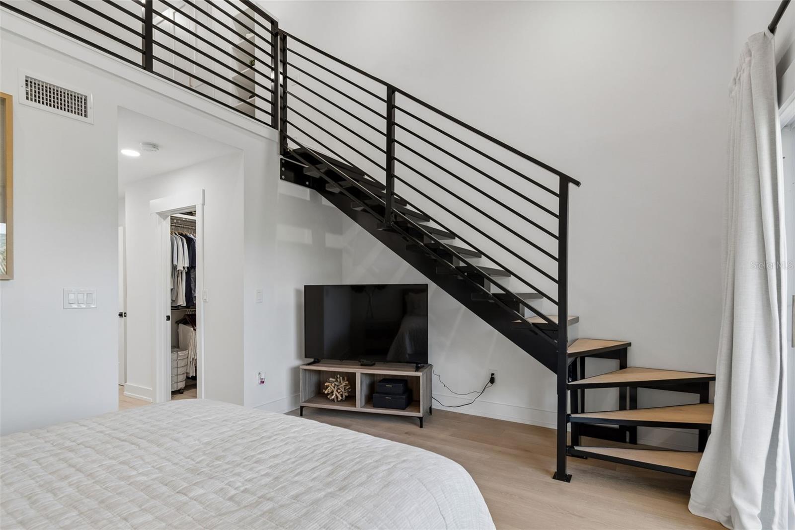 Image 36 of 57 For 320 Island Way 302