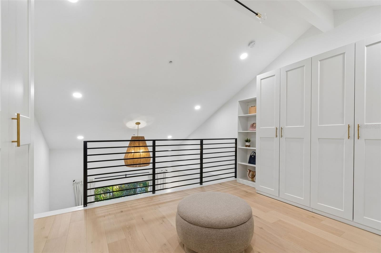 Image 39 of 57 For 320 Island Way 302