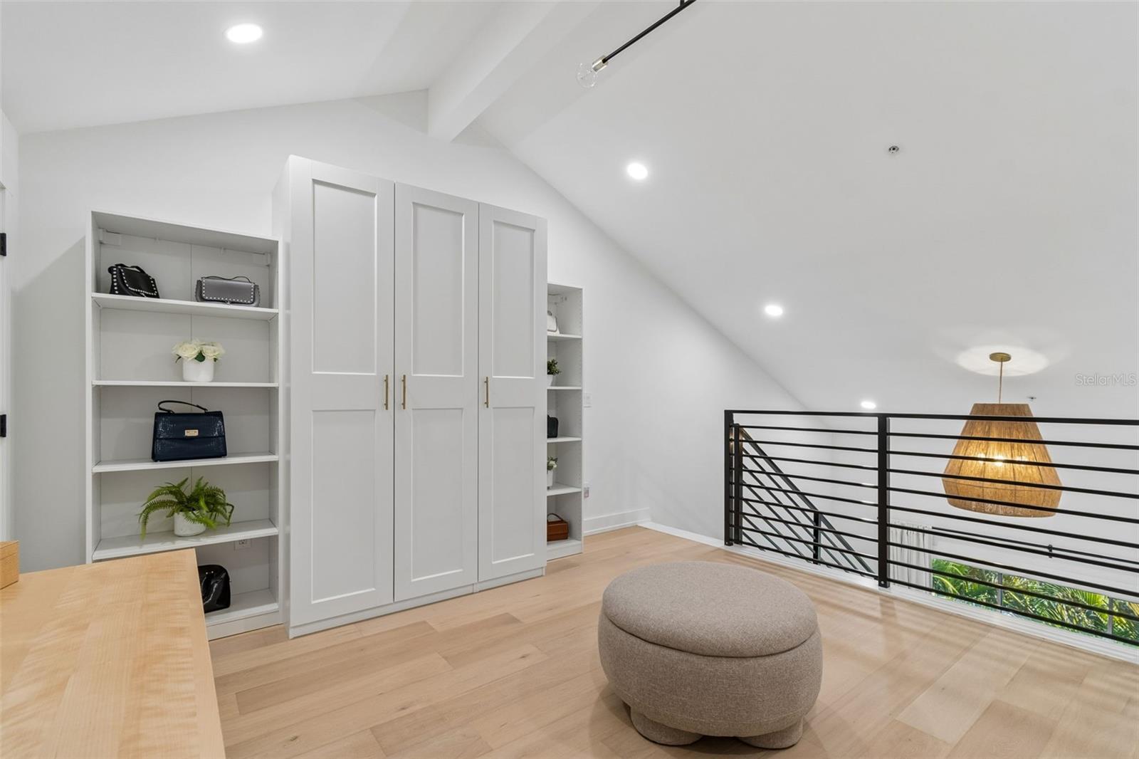 Image 40 of 57 For 320 Island Way 302