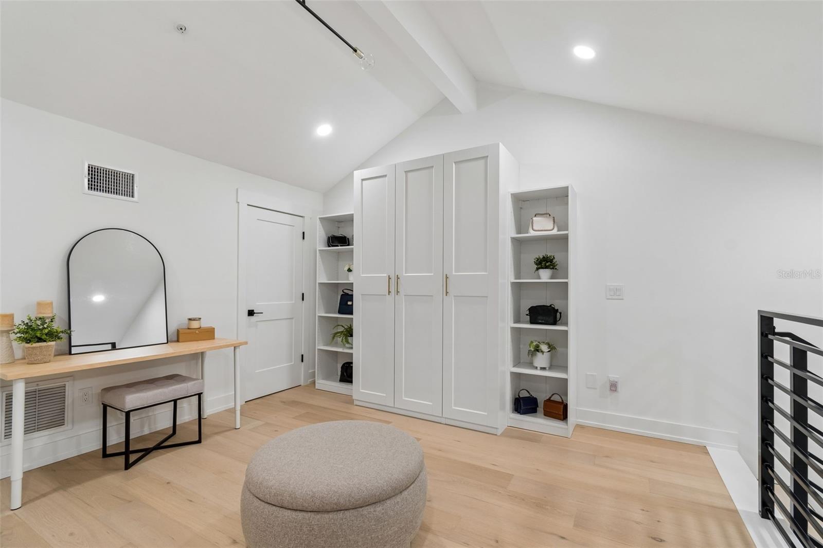 Image 41 of 57 For 320 Island Way 302