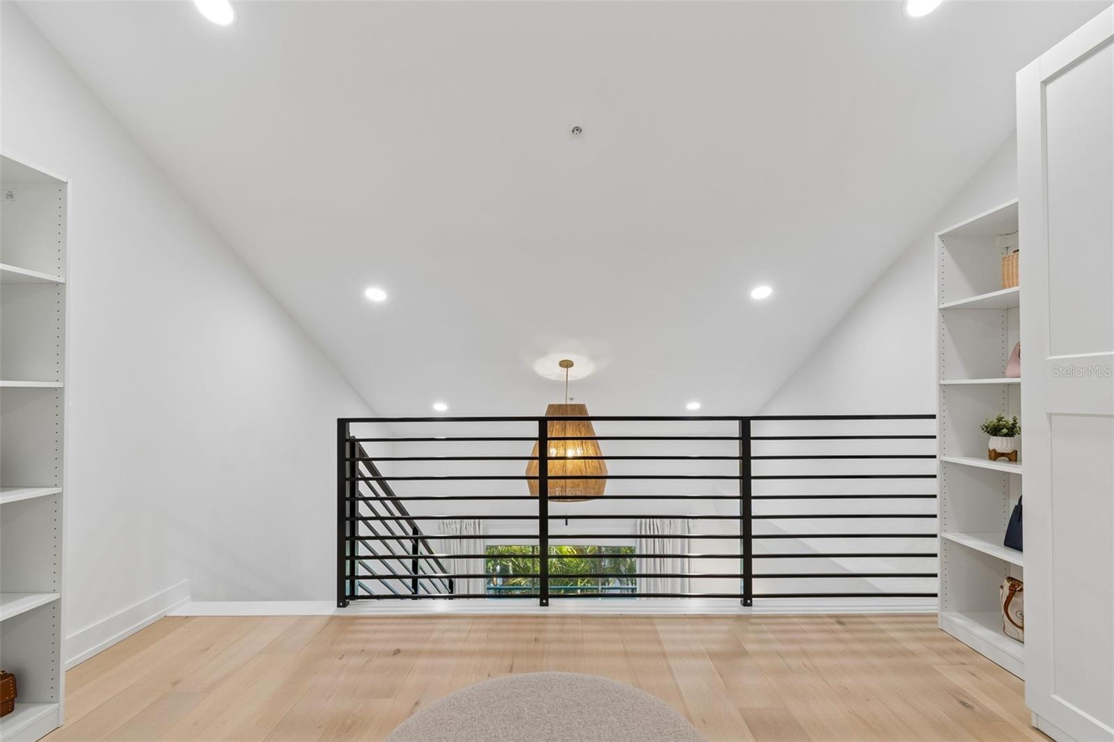 Image 42 of 57 For 320 Island Way 302