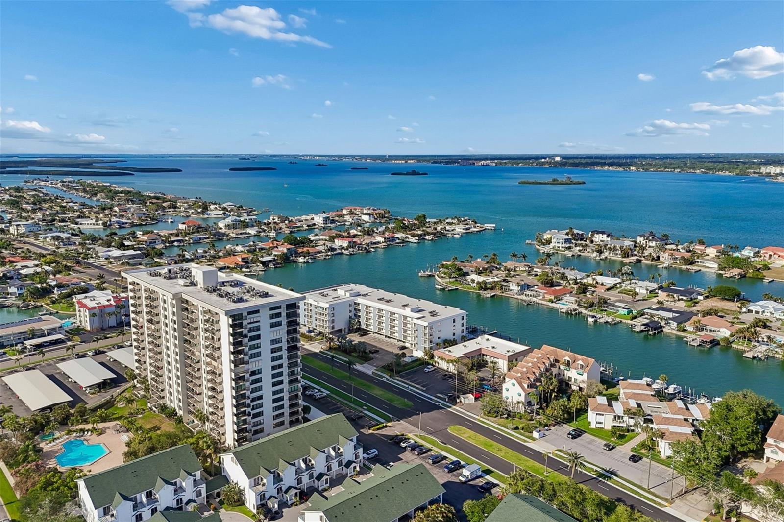 Image 50 of 57 For 320 Island Way 302