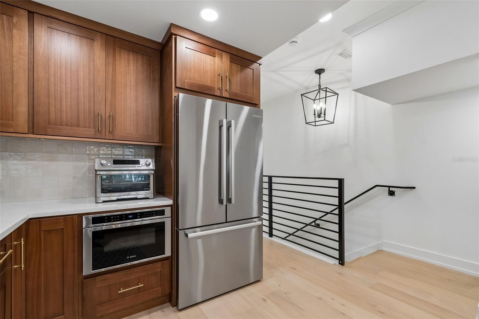 Image 8 of 57 For 320 Island Way 302