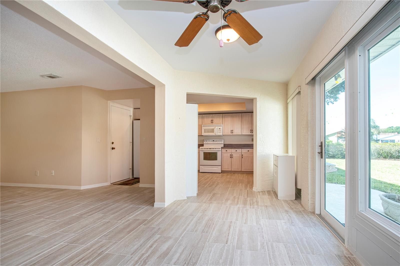 Image 15 of 51 For 1904 Bosky Court