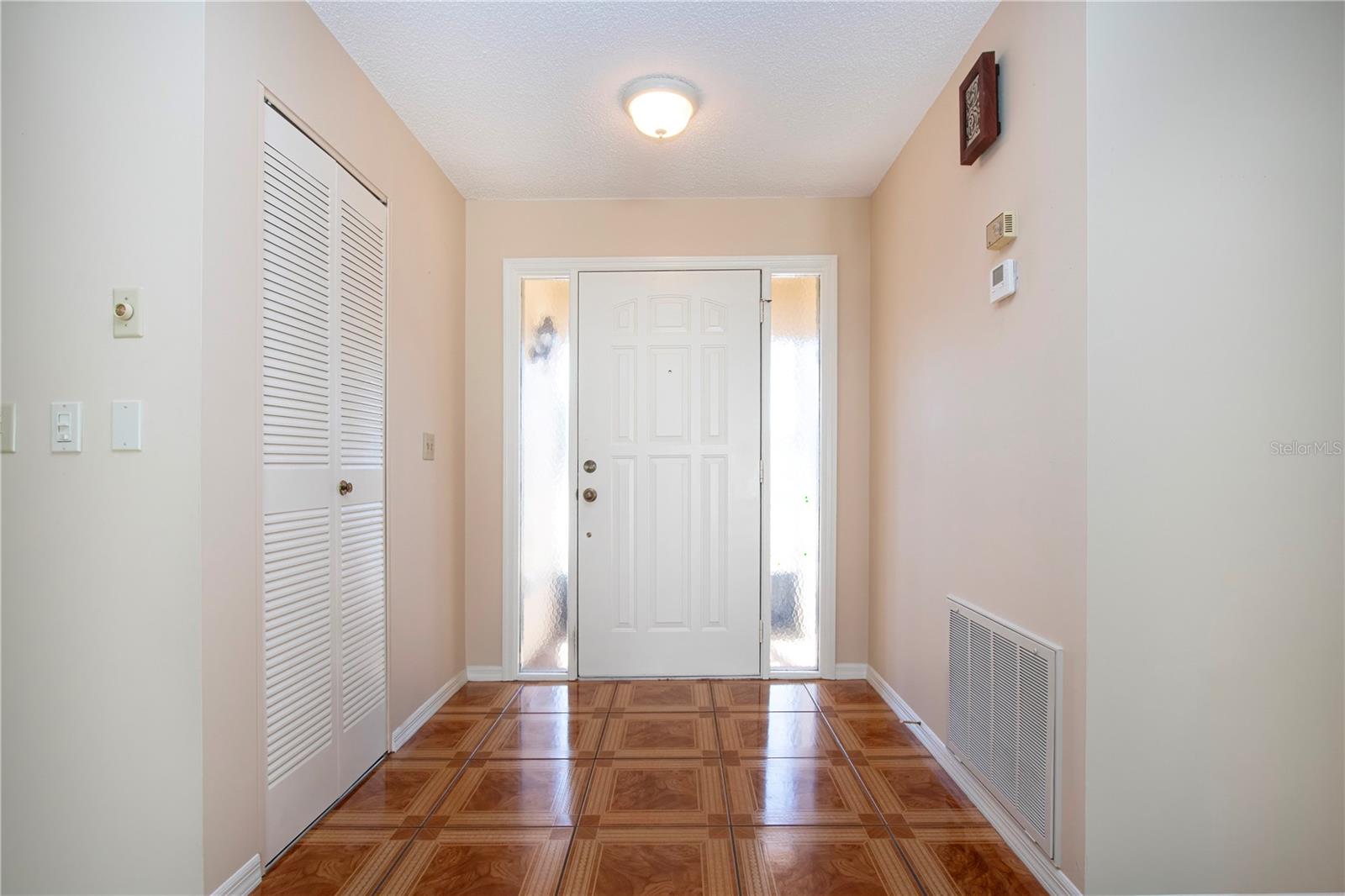 Image 5 of 51 For 1904 Bosky Court