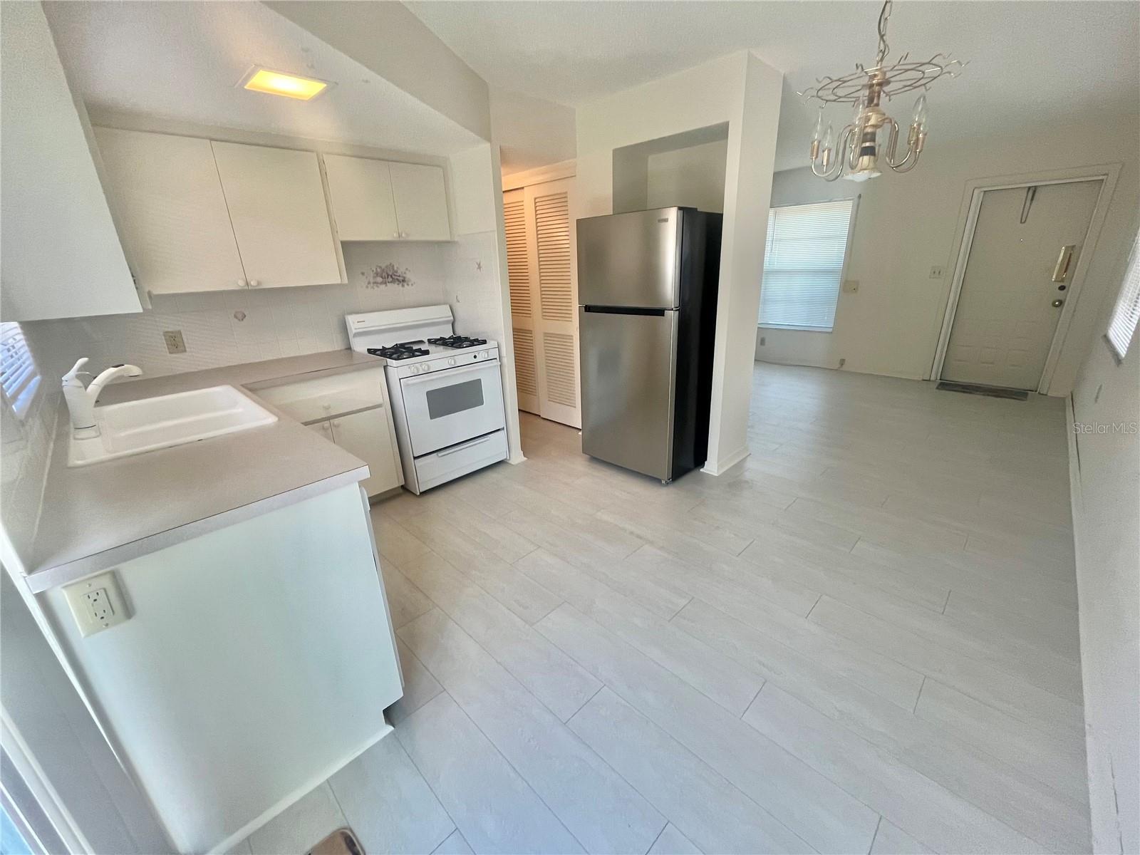 Image 5 of 14 For 7847 39th Terrace N