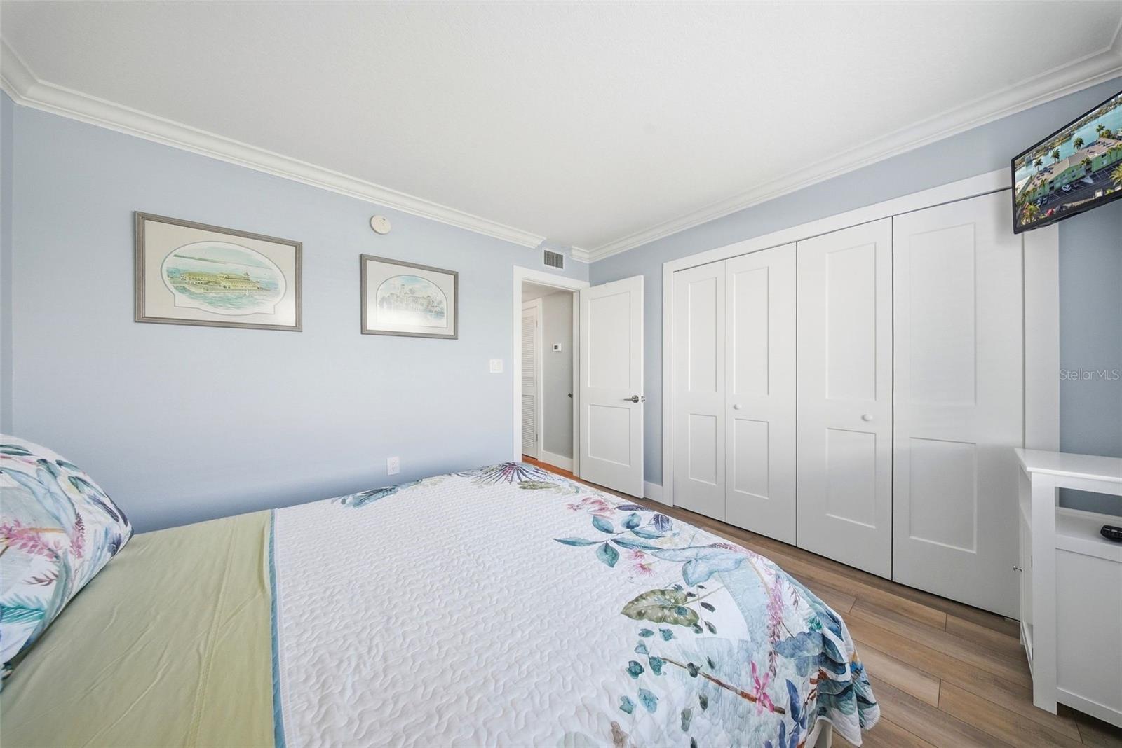 Image 12 of 31 For 225 104th Avenue 102