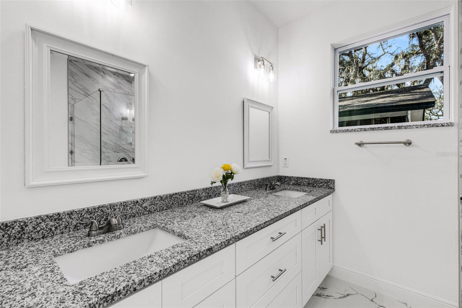 Image 21 of 41 For 808 Lowry Lane