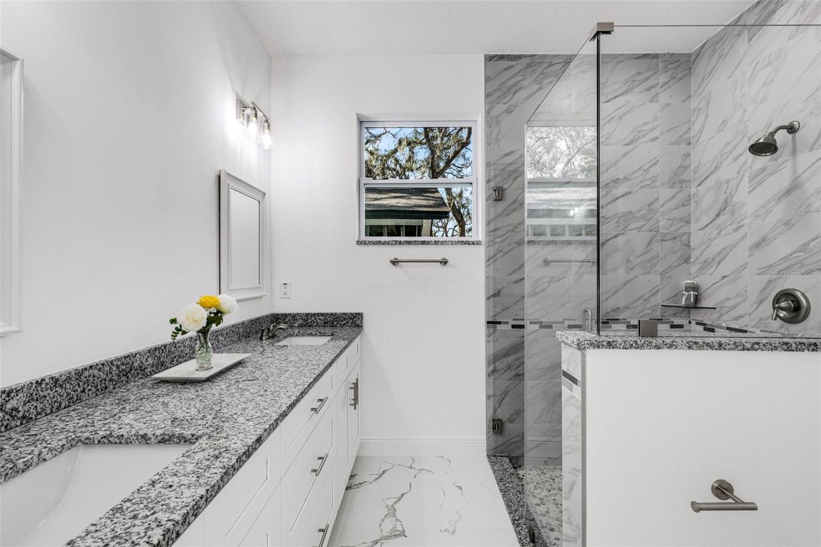 Image 22 of 41 For 808 Lowry Lane