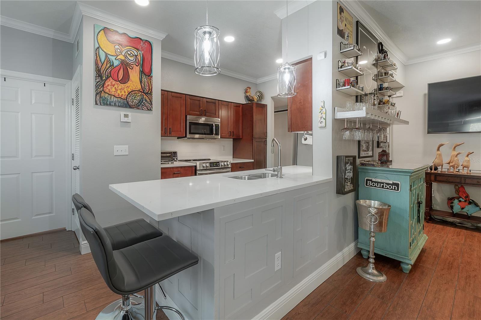 Listing photo id 8 for 1810 Palm Avenue 4103