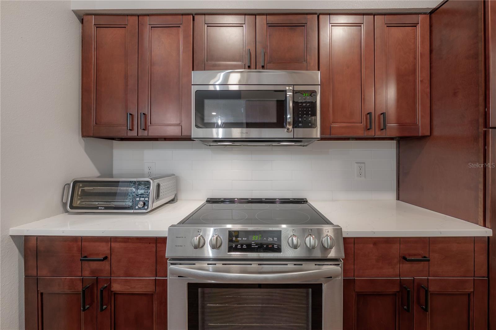 Listing photo id 9 for 1810 Palm Avenue 4103
