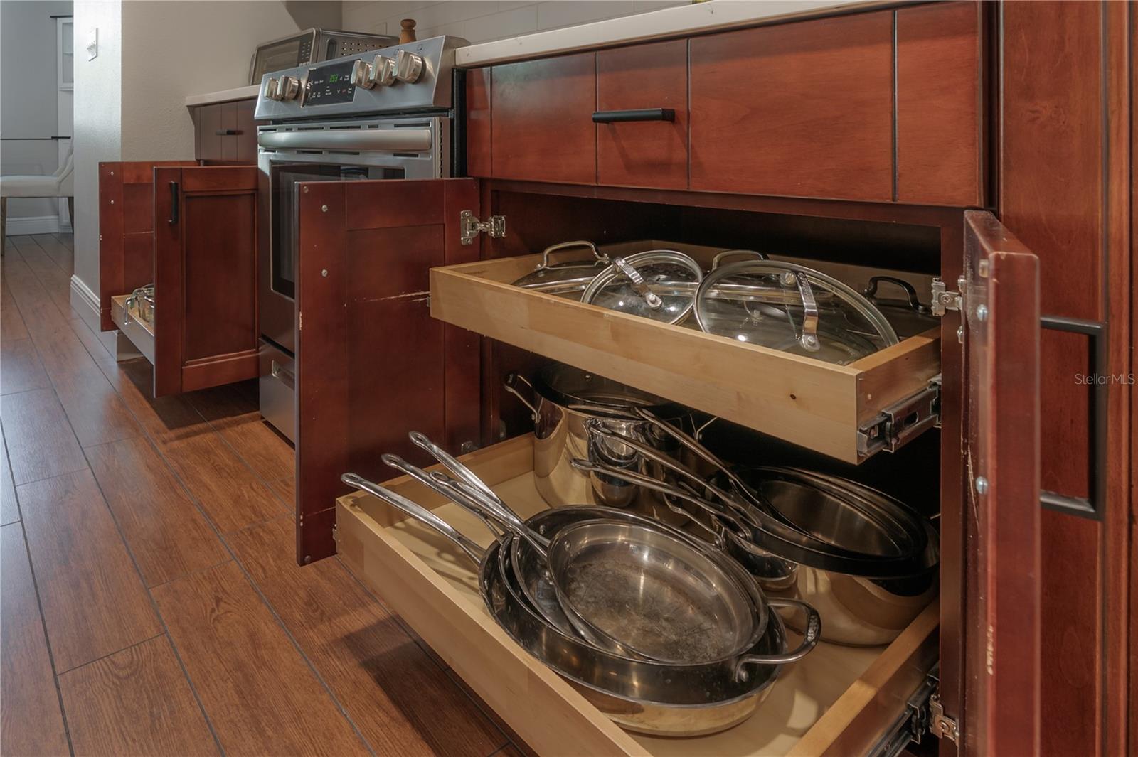 Listing photo id 10 for 1810 Palm Avenue 4103