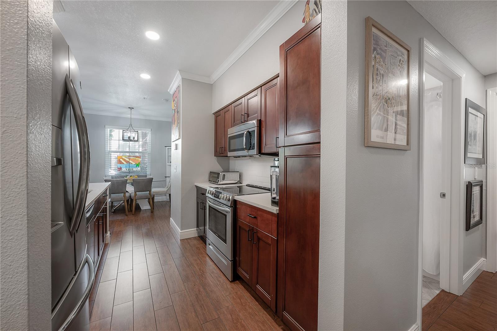 Listing photo id 11 for 1810 Palm Avenue 4103