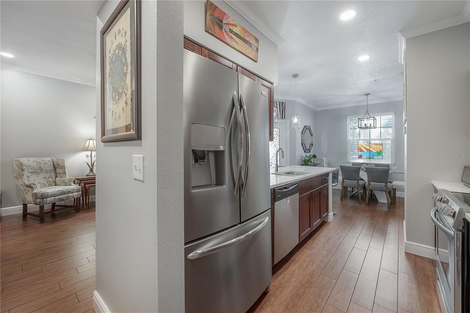 Listing photo id 12 for 1810 Palm Avenue 4103