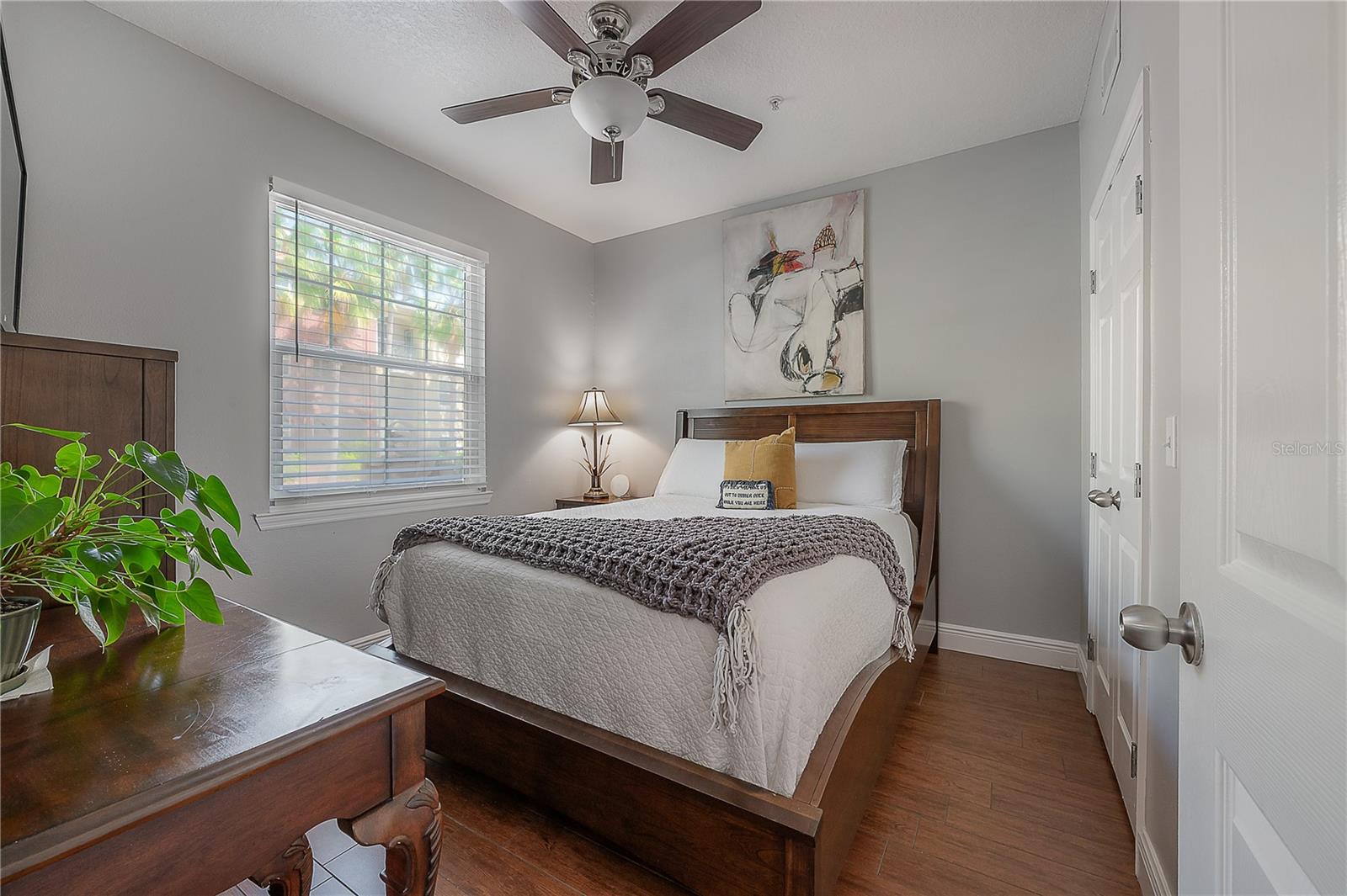 Listing photo id 16 for 1810 Palm Avenue 4103