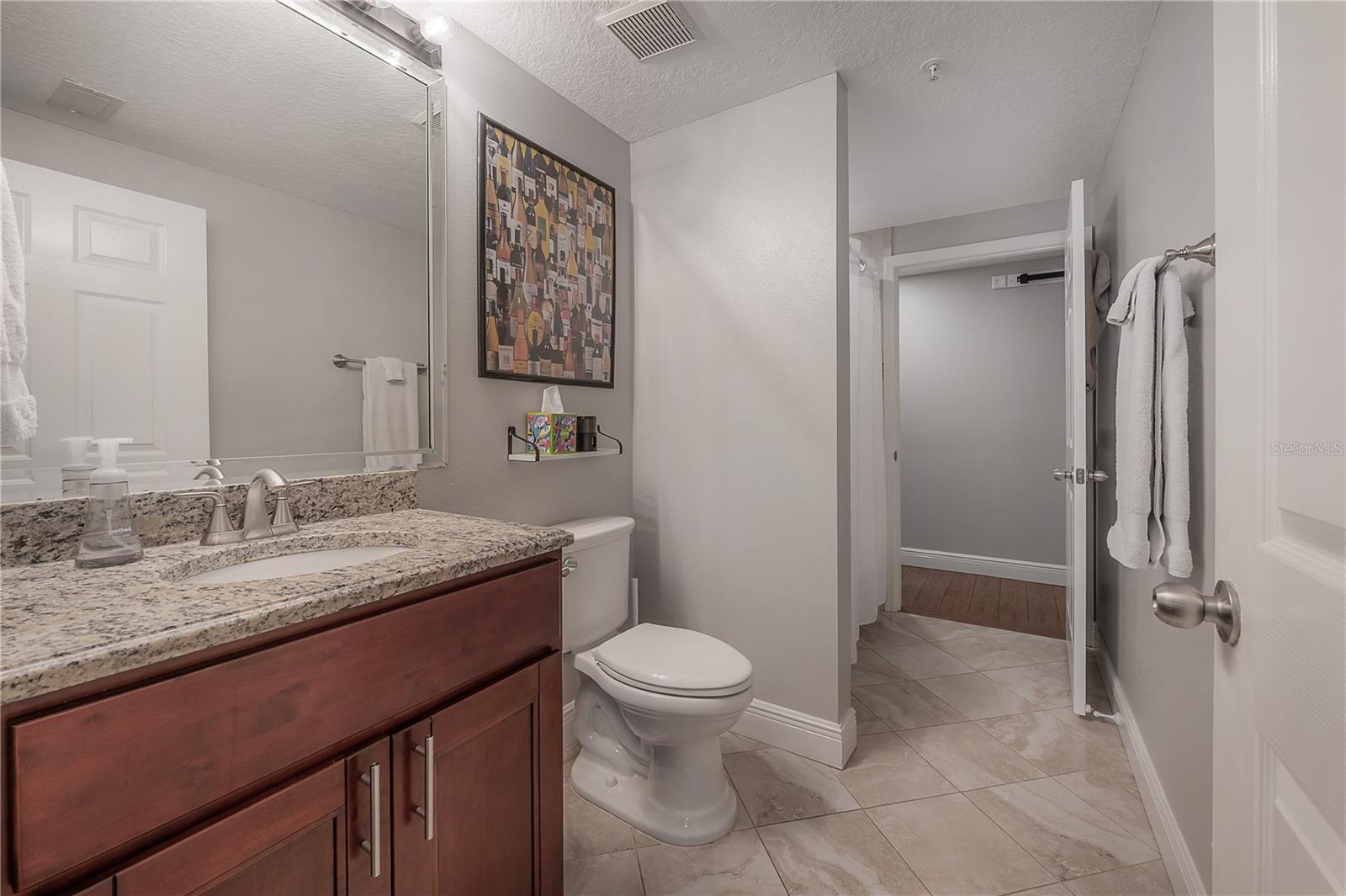 Listing photo id 18 for 1810 Palm Avenue 4103