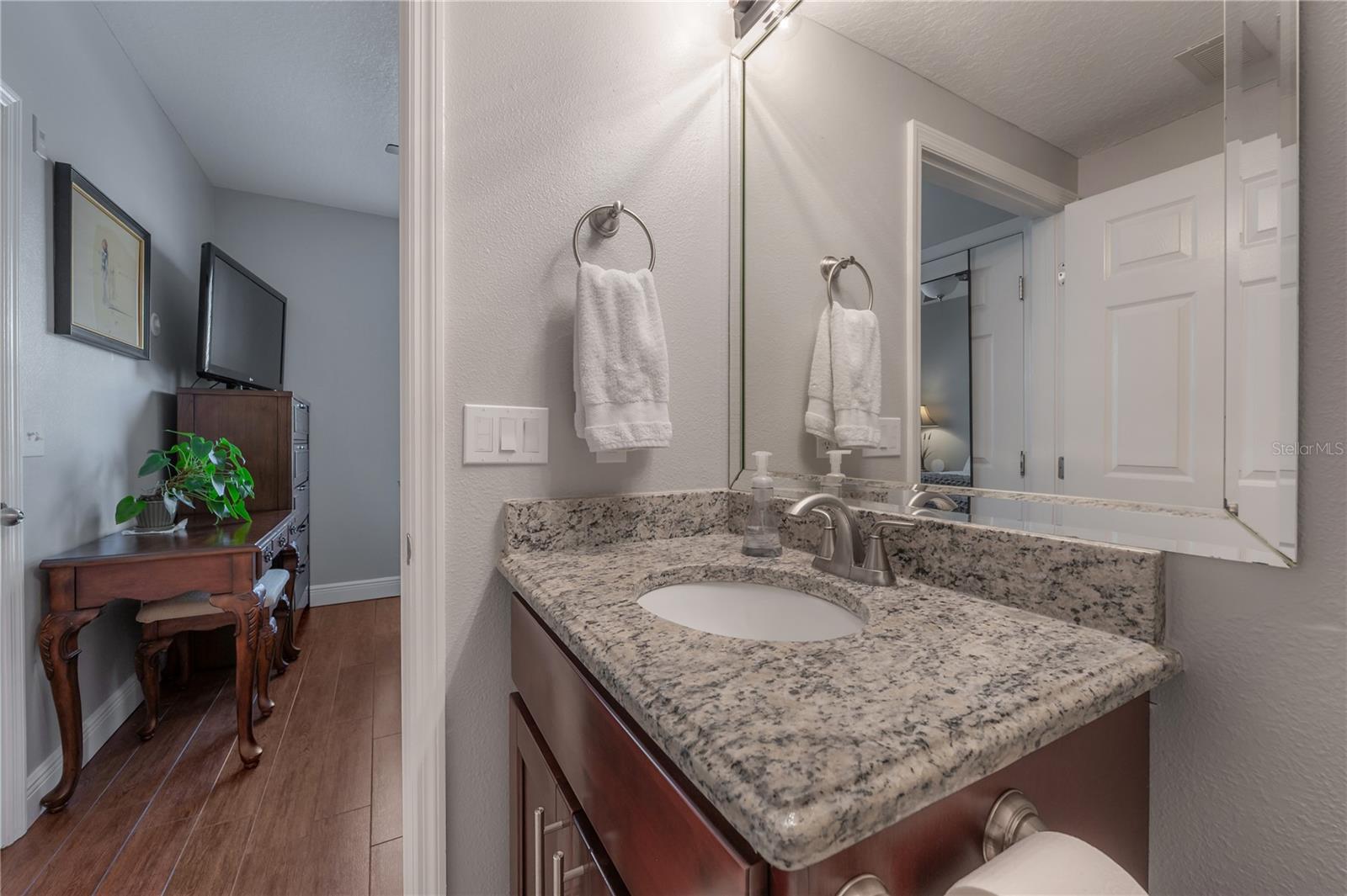 Listing photo id 19 for 1810 Palm Avenue 4103