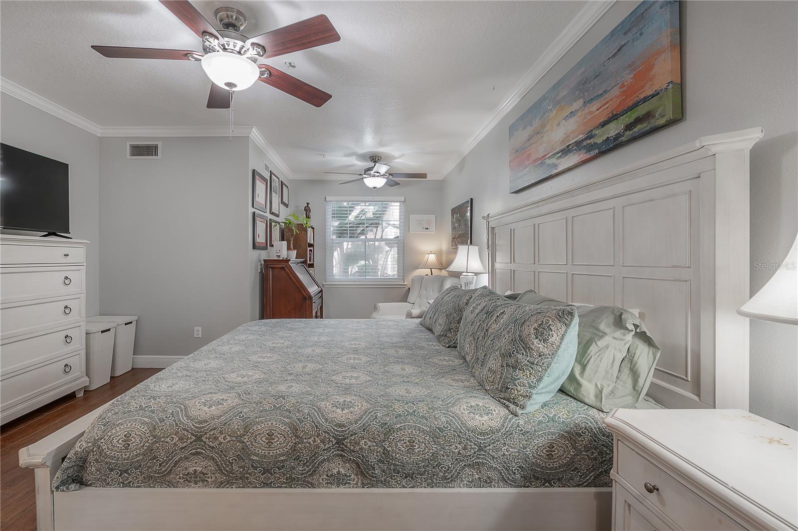 Listing photo id 22 for 1810 Palm Avenue 4103