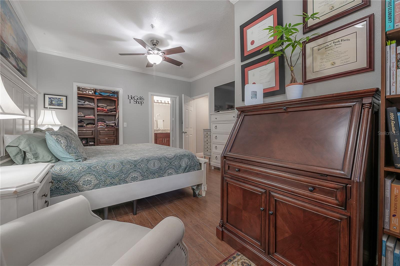 Listing photo id 24 for 1810 Palm Avenue 4103