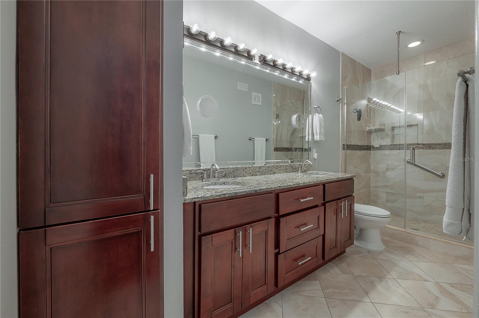 Listing photo id 25 for 1810 Palm Avenue 4103