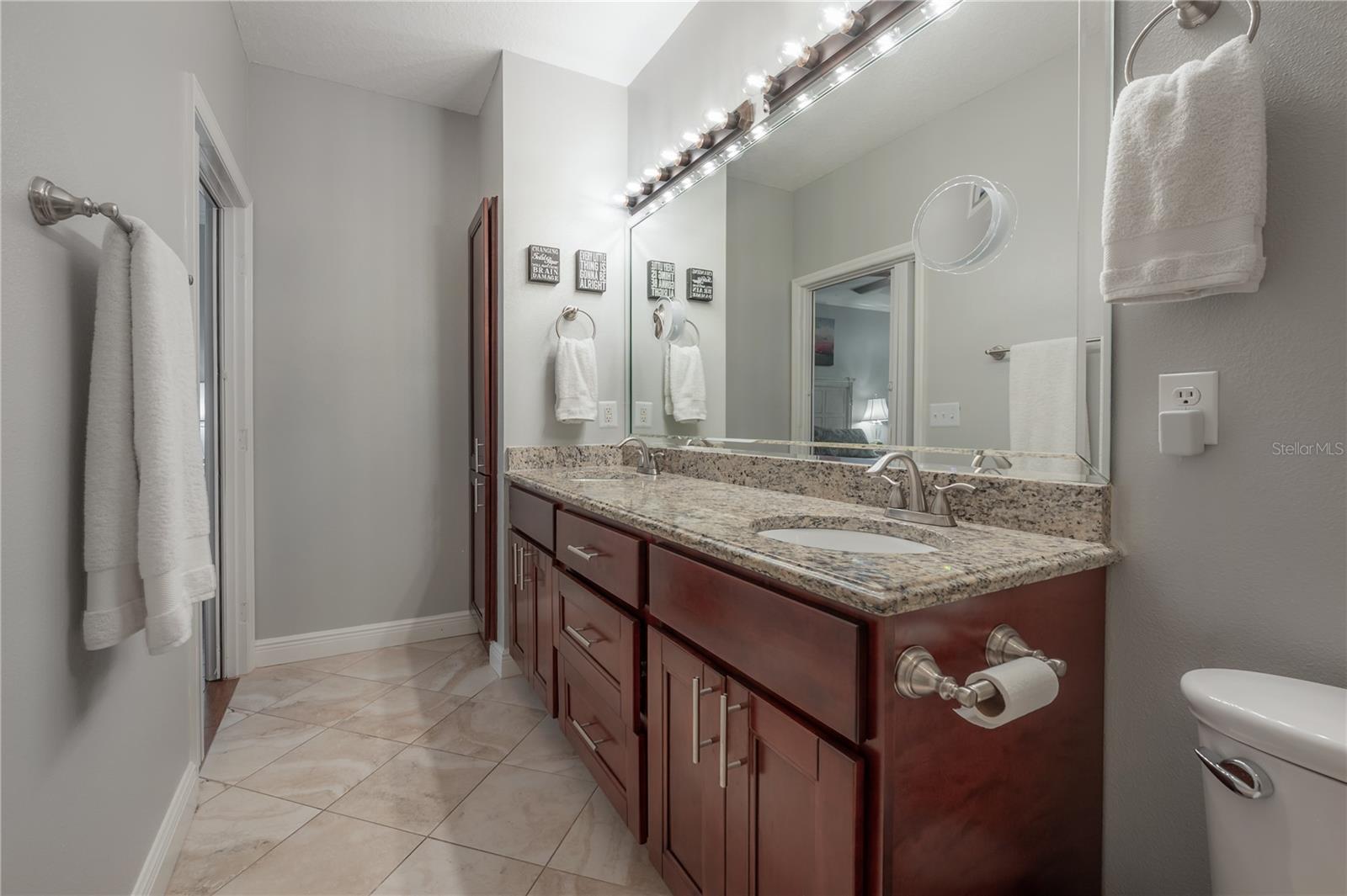 Listing photo id 27 for 1810 Palm Avenue 4103