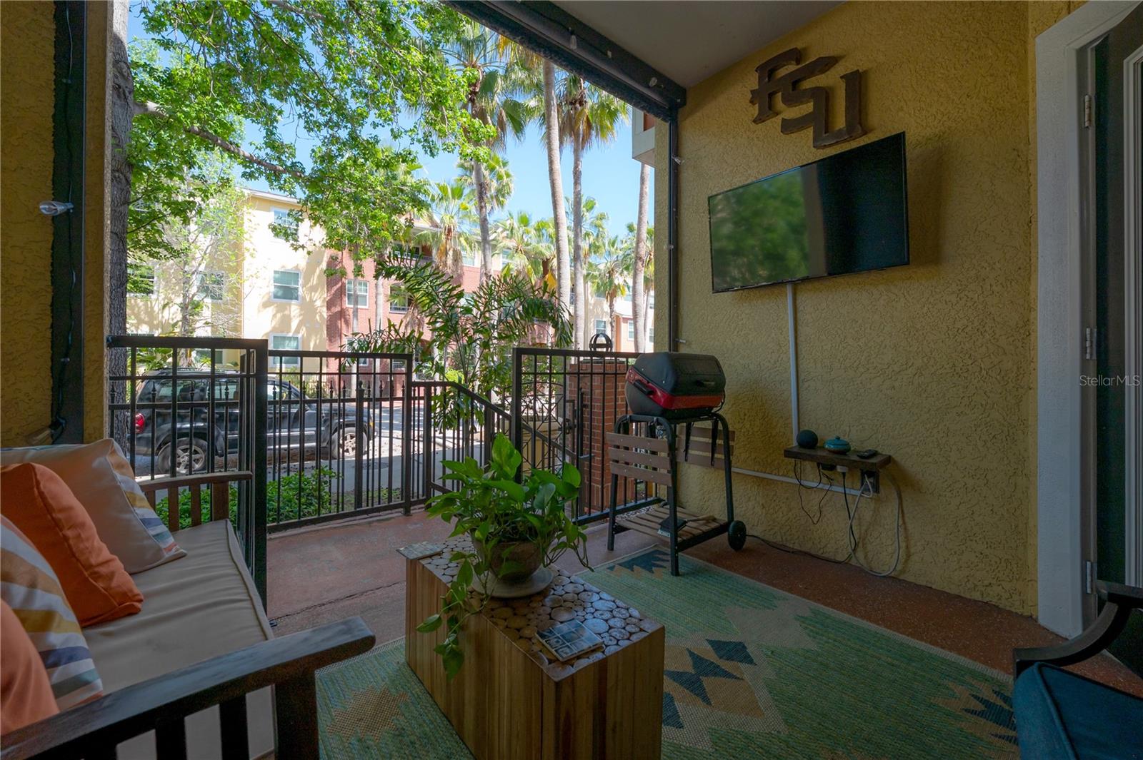 Listing photo id 30 for 1810 Palm Avenue 4103