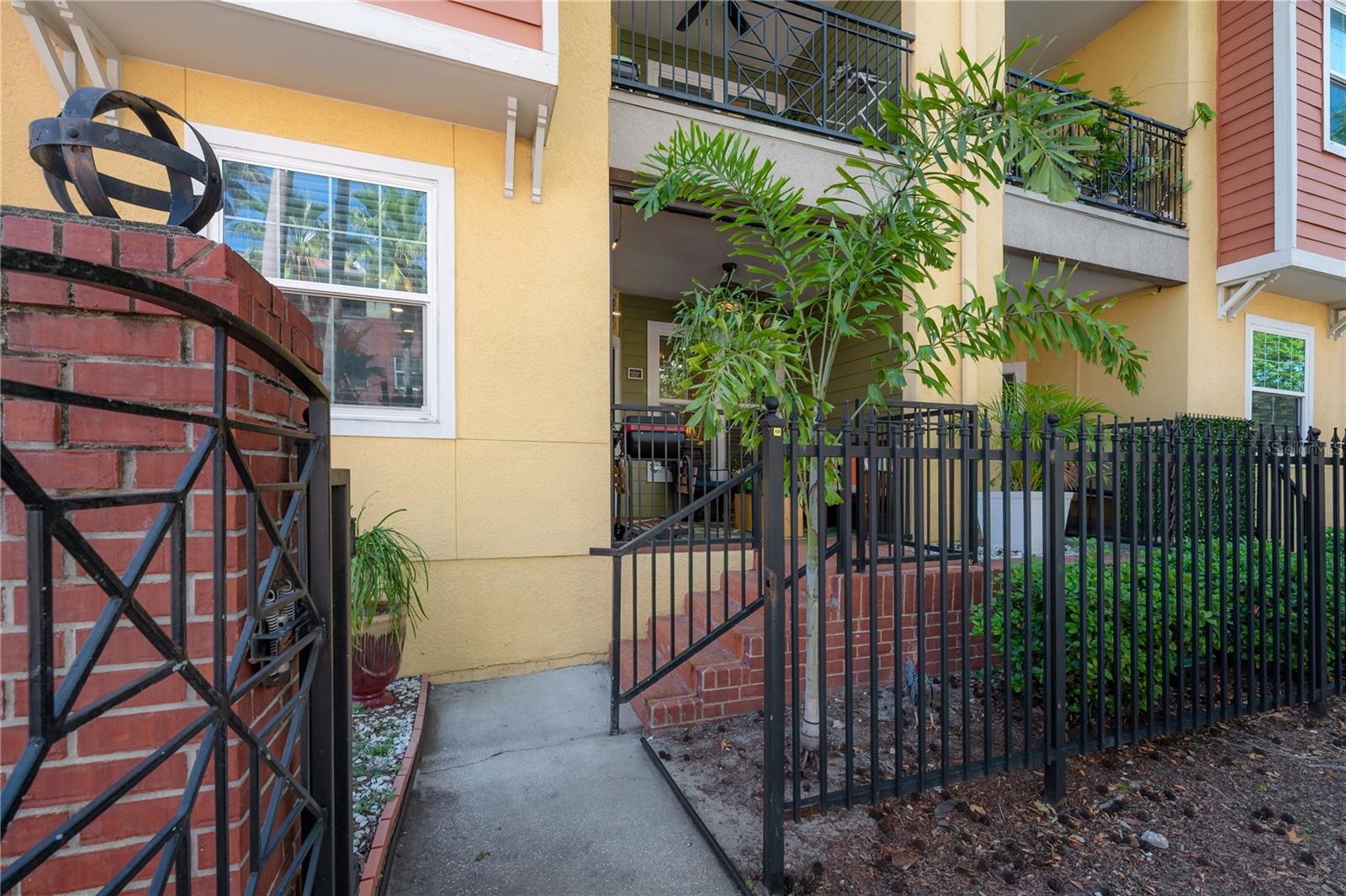 Listing photo id 33 for 1810 Palm Avenue 4103