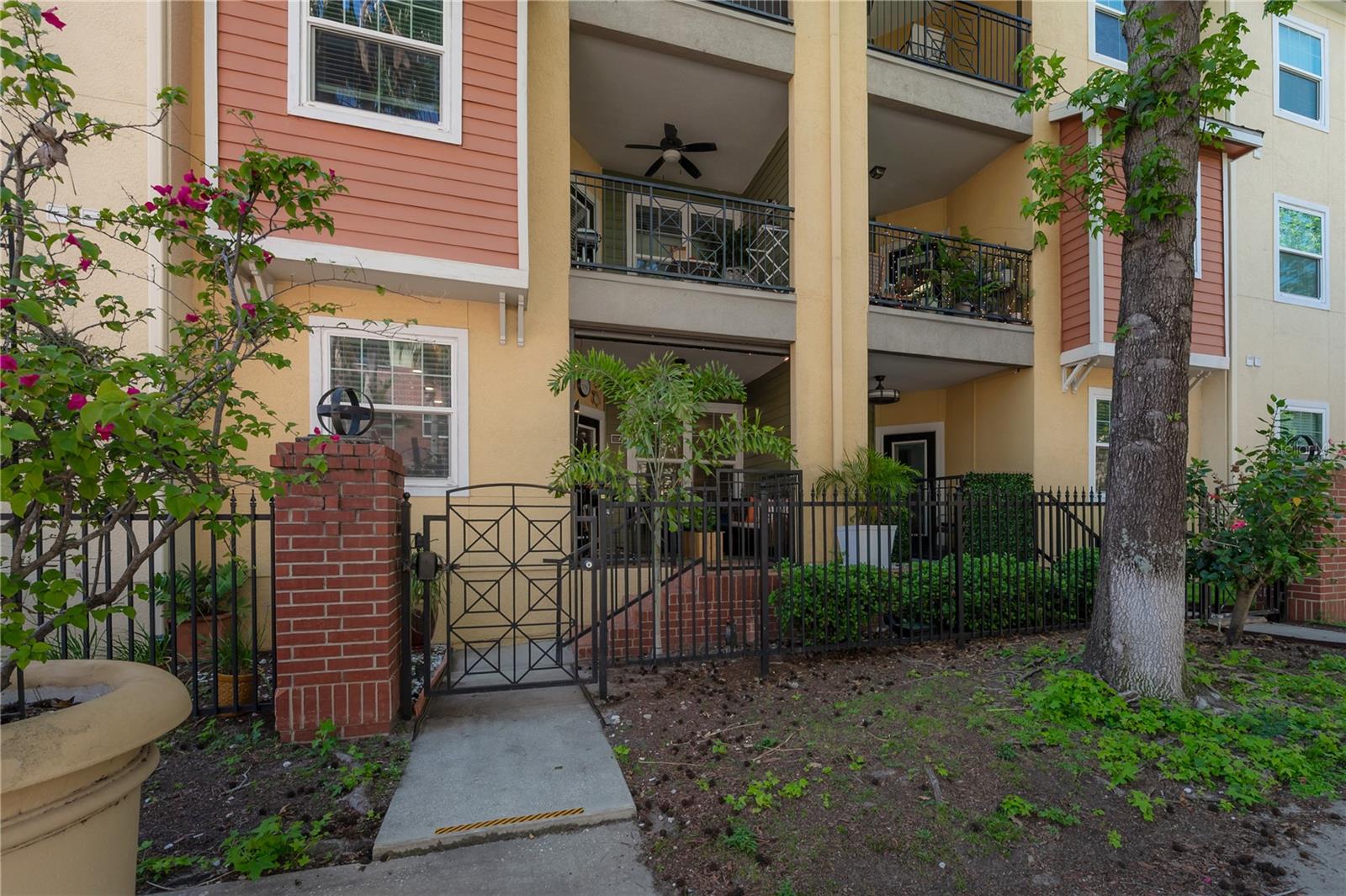 Listing photo id 34 for 1810 Palm Avenue 4103