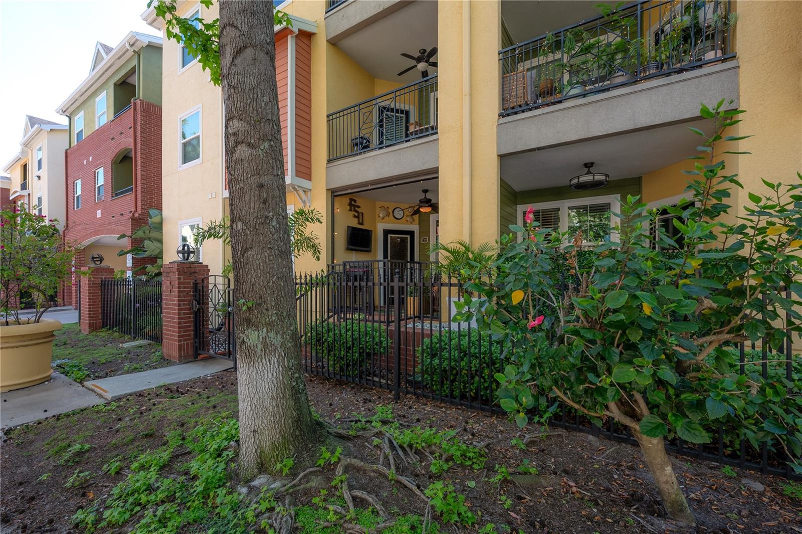 Listing photo id 35 for 1810 Palm Avenue 4103