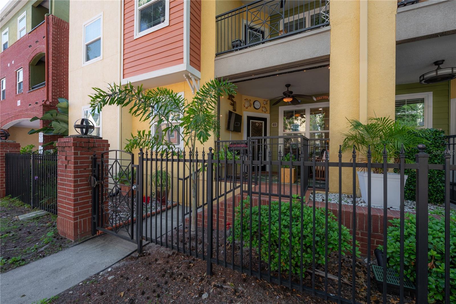 Listing photo id 36 for 1810 Palm Avenue 4103