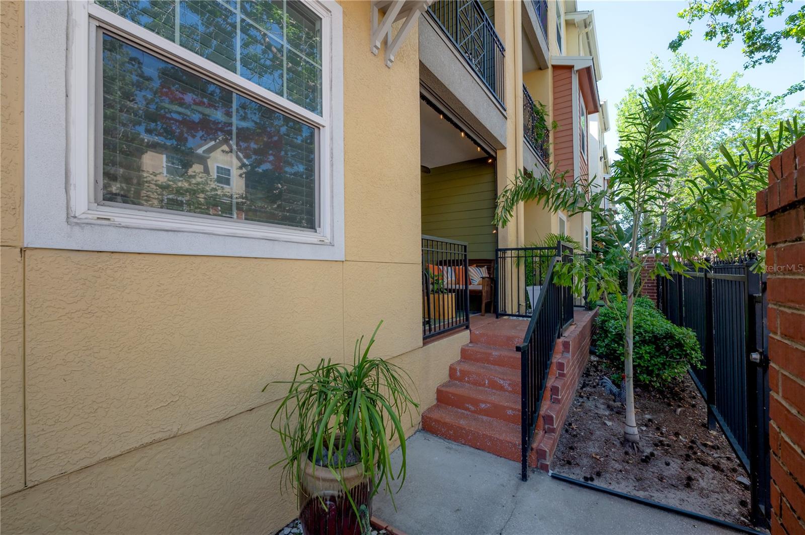Listing photo id 37 for 1810 Palm Avenue 4103